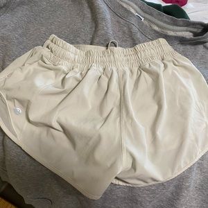 Lululemon Hotty Hot Short 2.5”
